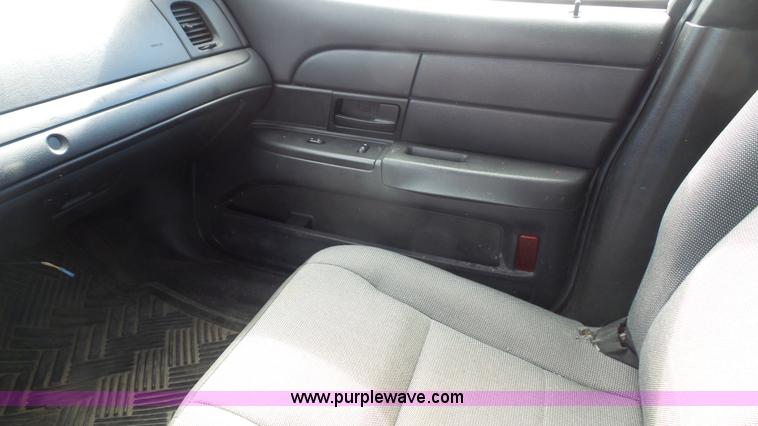 image for item L4785 2006 Ford Crown Victoria Police Interceptor