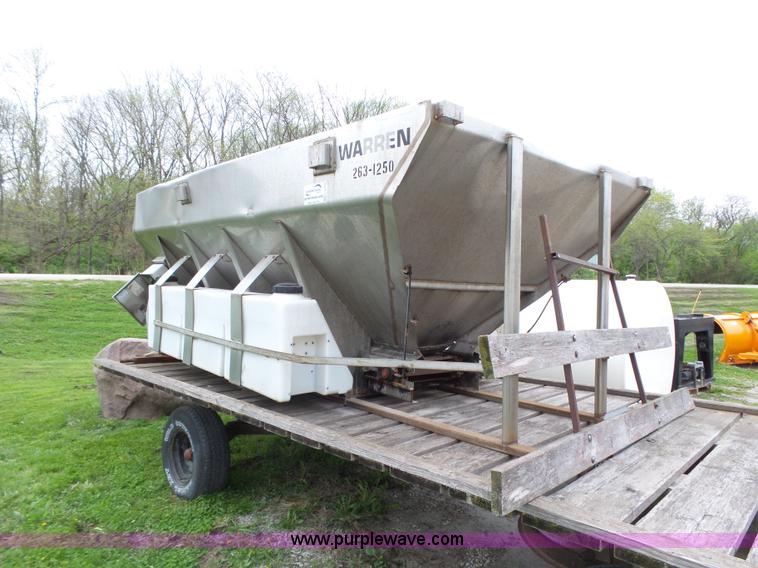Warren stainless steel spreader in Ames, IA Item L5714 sold Purple Wave