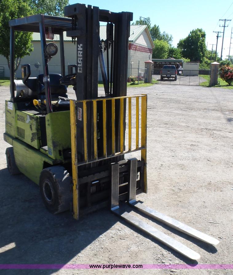 image for item L5809 Clark GPS17 forklift