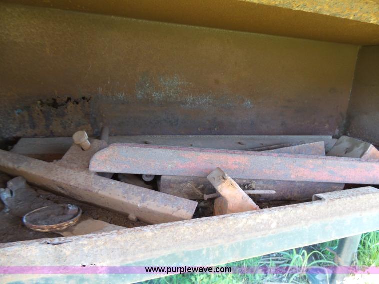 image for item L5810 2002 AMC flatbed trailer