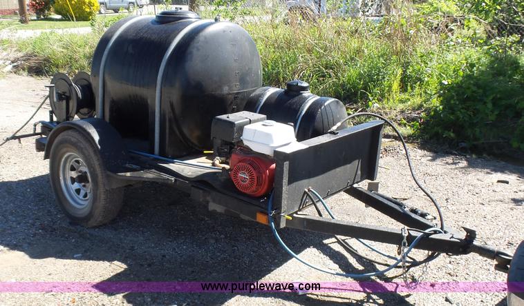 image for item L5812 Water tank trailer
