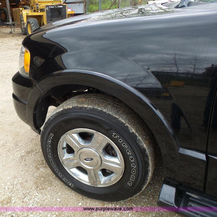 image for item L6028 2005 Ford Expedition SUV