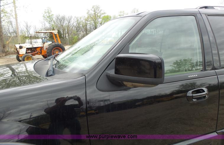 image for item L6028 2005 Ford Expedition SUV