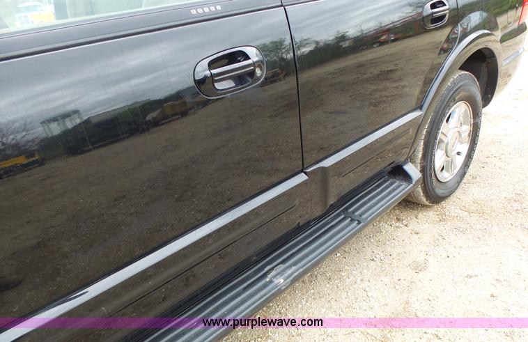 image for item L6028 2005 Ford Expedition SUV