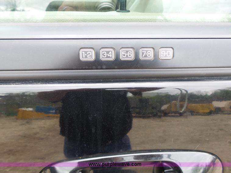 image for item L6028 2005 Ford Expedition SUV