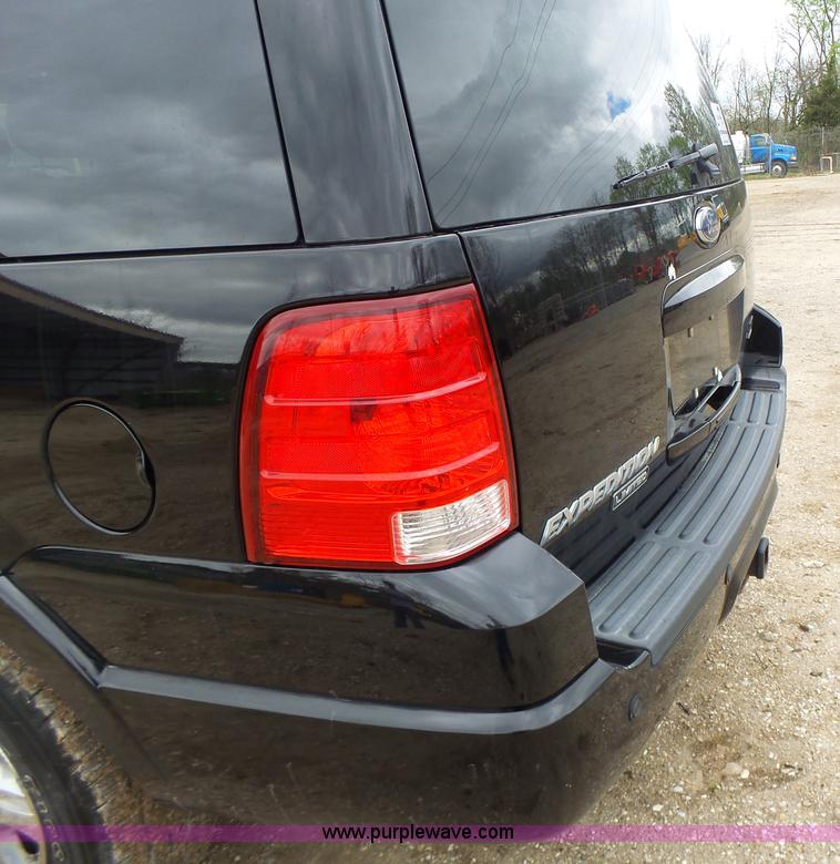 image for item L6028 2005 Ford Expedition SUV