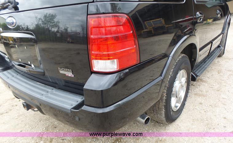 image for item L6028 2005 Ford Expedition SUV