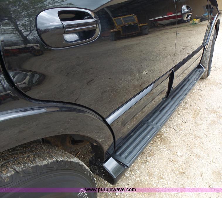 image for item L6028 2005 Ford Expedition SUV