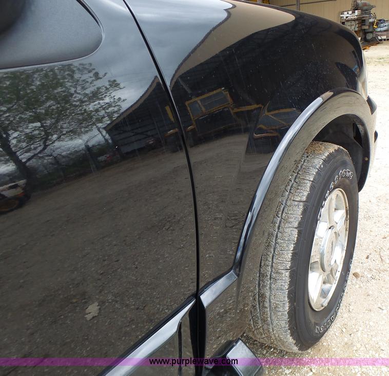 image for item L6028 2005 Ford Expedition SUV