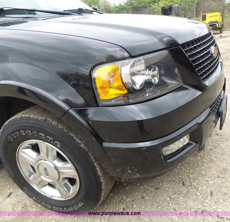 image for item L6028 2005 Ford Expedition SUV