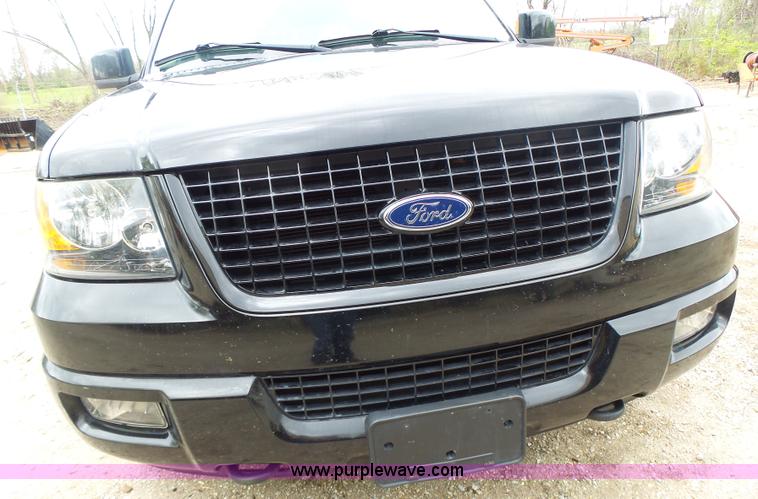 image for item L6028 2005 Ford Expedition SUV