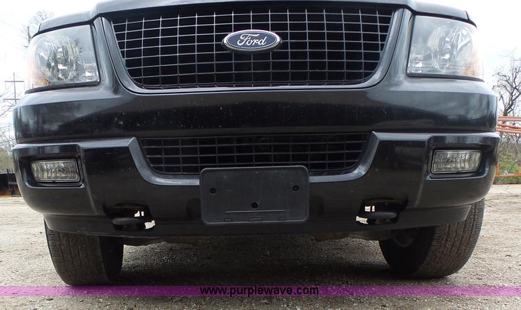 image for item L6028 2005 Ford Expedition SUV
