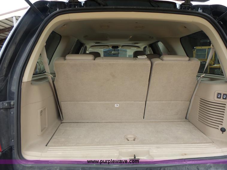 image for item L6028 2005 Ford Expedition SUV