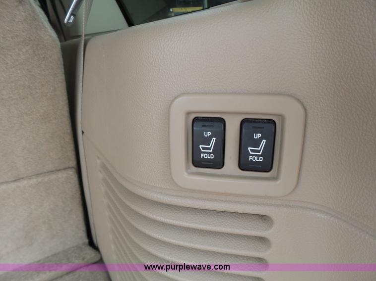 image for item L6028 2005 Ford Expedition SUV