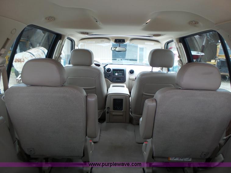 image for item L6028 2005 Ford Expedition SUV