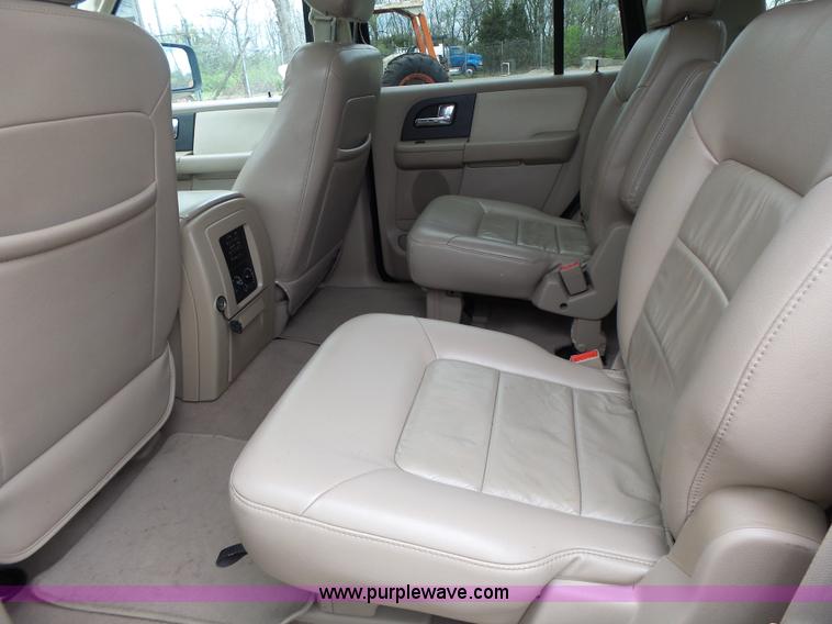 image for item L6028 2005 Ford Expedition SUV
