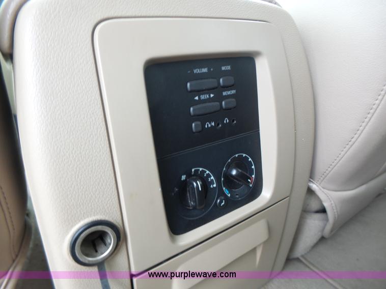 image for item L6028 2005 Ford Expedition SUV