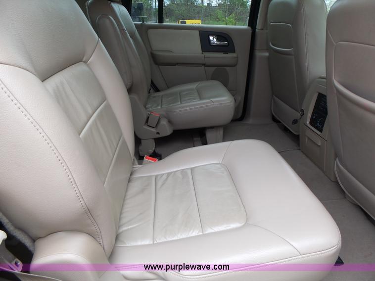 image for item L6028 2005 Ford Expedition SUV