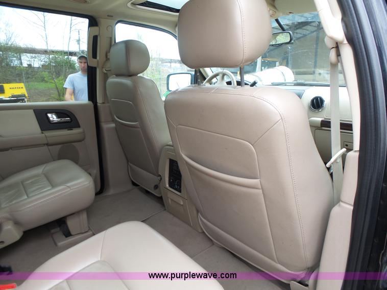 image for item L6028 2005 Ford Expedition SUV