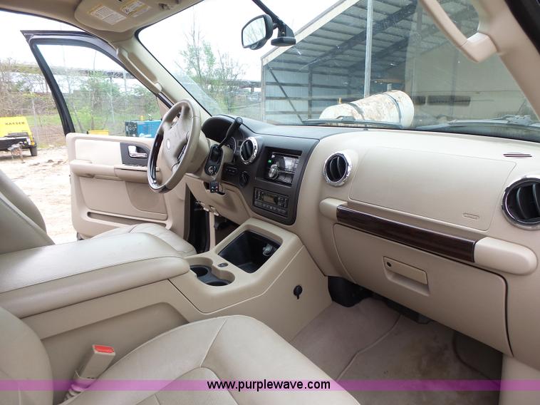 image for item L6028 2005 Ford Expedition SUV