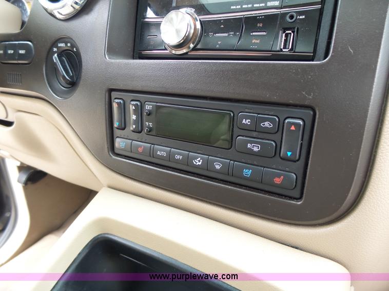 image for item L6028 2005 Ford Expedition SUV