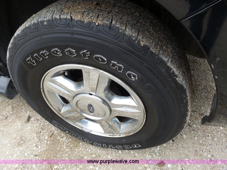 image for item L6028 2005 Ford Expedition SUV