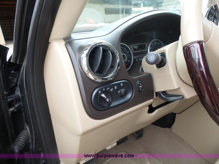 image for item L6028 2005 Ford Expedition SUV