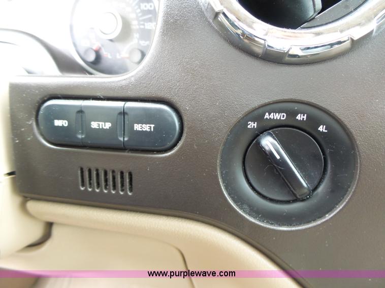 image for item L6028 2005 Ford Expedition SUV