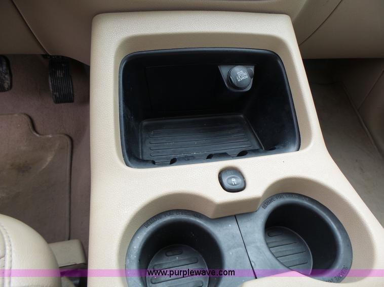 image for item L6028 2005 Ford Expedition SUV