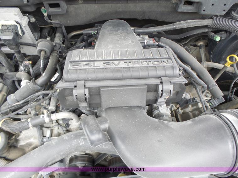 image for item L6028 2005 Ford Expedition SUV