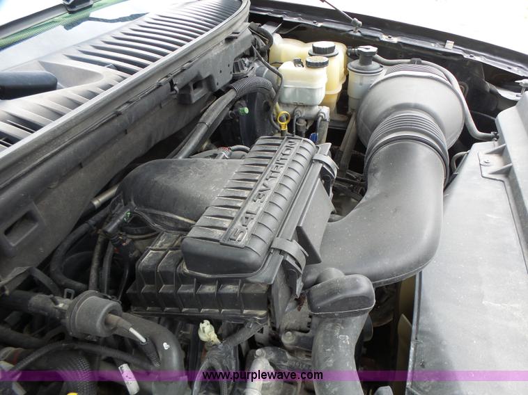 image for item L6028 2005 Ford Expedition SUV