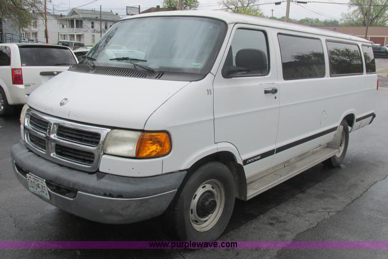 image for item L6032 1999 Dodge Ram Wagon B3500 Maxi van
