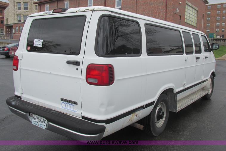image for item L6032 1999 Dodge Ram Wagon B3500 Maxi van