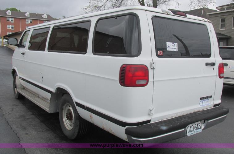 image for item L6032 1999 Dodge Ram Wagon B3500 Maxi van