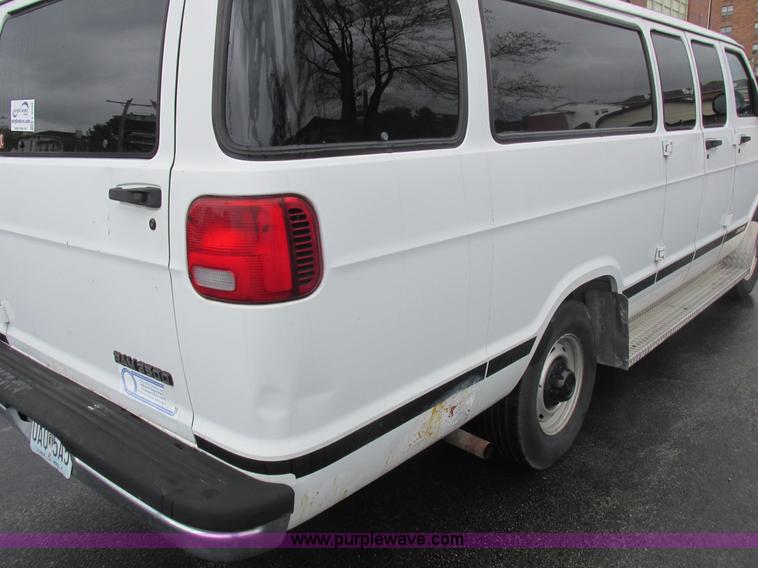 image for item L6032 1999 Dodge Ram Wagon B3500 Maxi van
