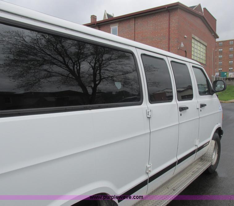 image for item L6032 1999 Dodge Ram Wagon B3500 Maxi van