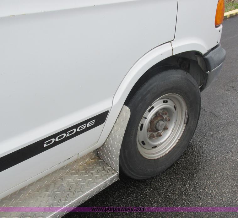 image for item L6032 1999 Dodge Ram Wagon B3500 Maxi van