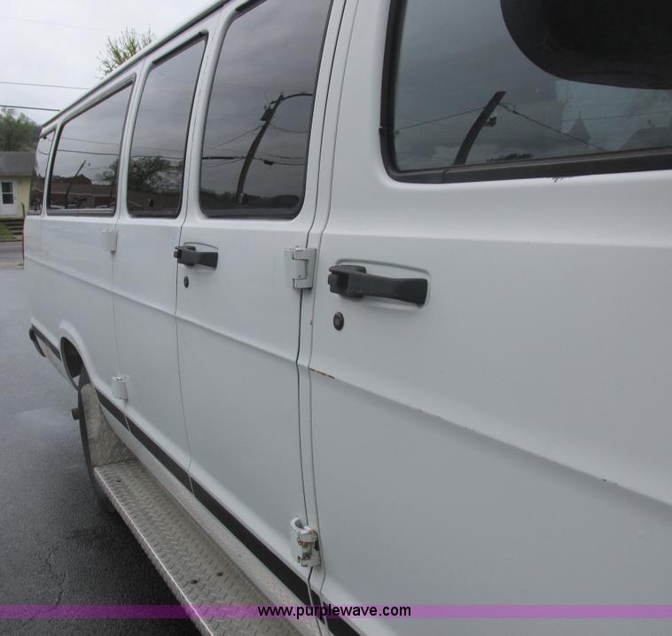 image for item L6032 1999 Dodge Ram Wagon B3500 Maxi van