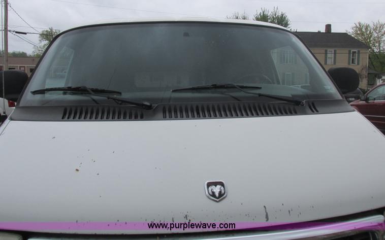 image for item L6032 1999 Dodge Ram Wagon B3500 Maxi van