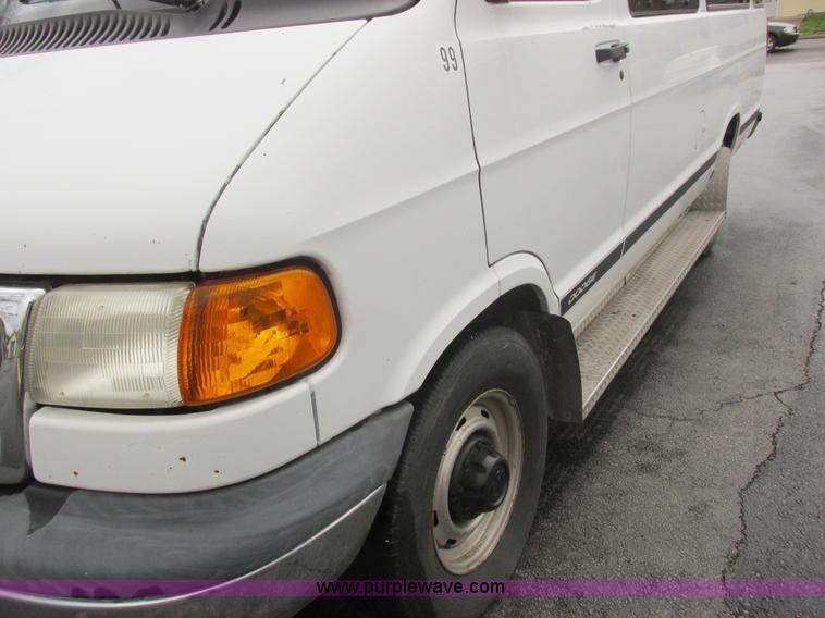 image for item L6032 1999 Dodge Ram Wagon B3500 Maxi van