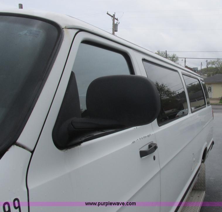 image for item L6032 1999 Dodge Ram Wagon B3500 Maxi van