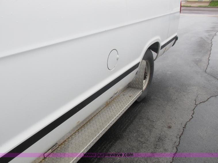 image for item L6032 1999 Dodge Ram Wagon B3500 Maxi van
