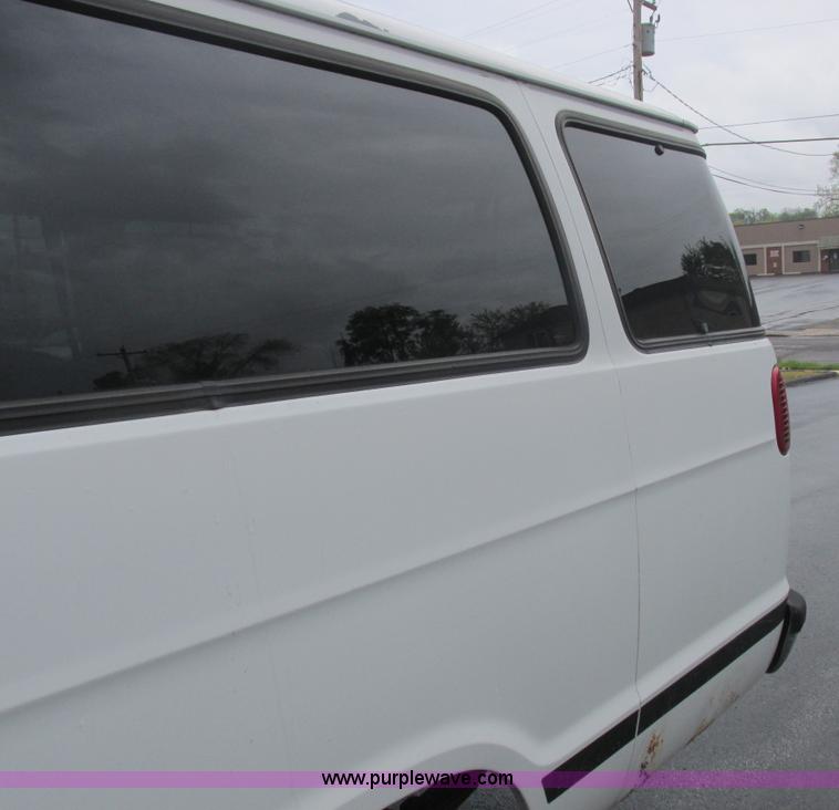 image for item L6032 1999 Dodge Ram Wagon B3500 Maxi van