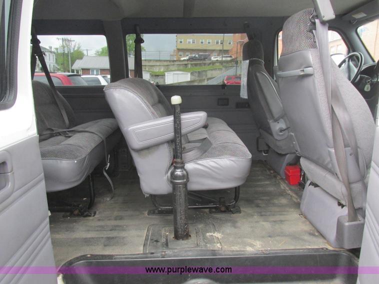 image for item L6032 1999 Dodge Ram Wagon B3500 Maxi van
