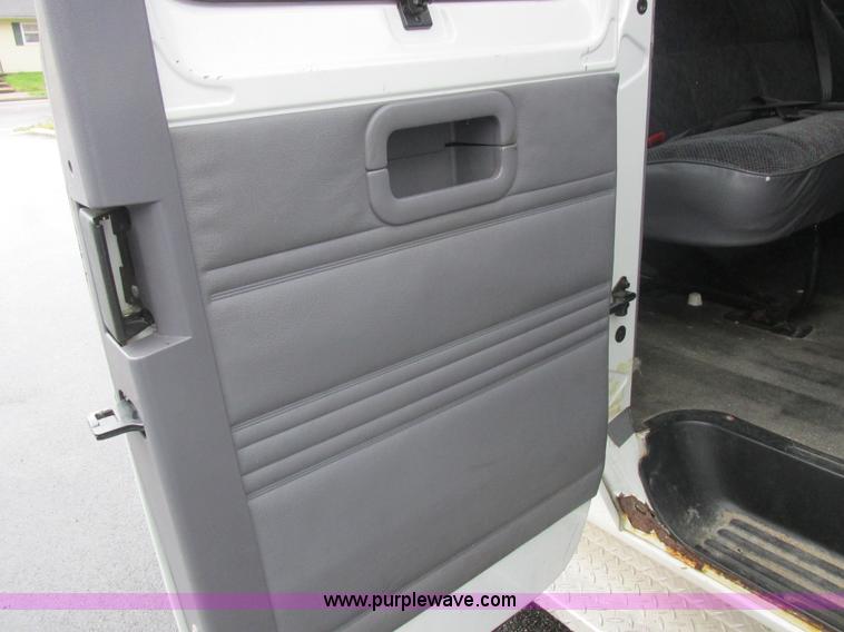 image for item L6032 1999 Dodge Ram Wagon B3500 Maxi van