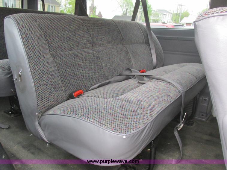 image for item L6032 1999 Dodge Ram Wagon B3500 Maxi van