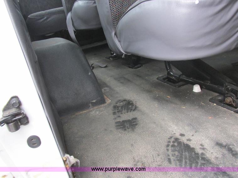 image for item L6032 1999 Dodge Ram Wagon B3500 Maxi van