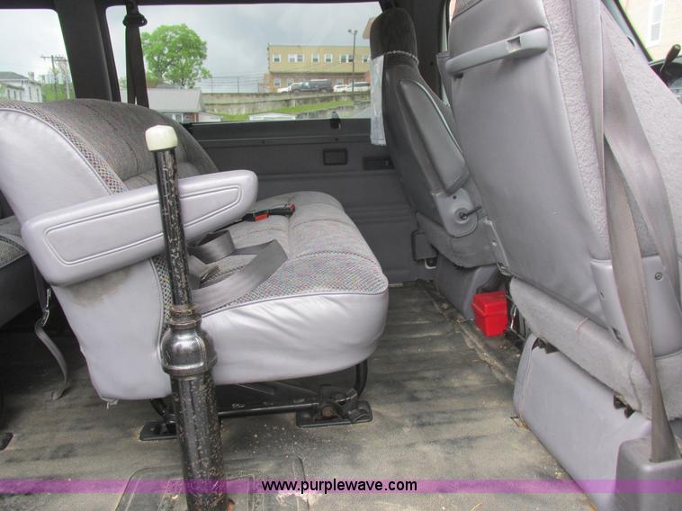image for item L6032 1999 Dodge Ram Wagon B3500 Maxi van