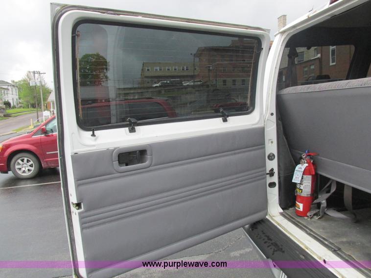 image for item L6032 1999 Dodge Ram Wagon B3500 Maxi van