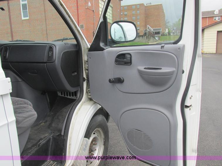 image for item L6032 1999 Dodge Ram Wagon B3500 Maxi van